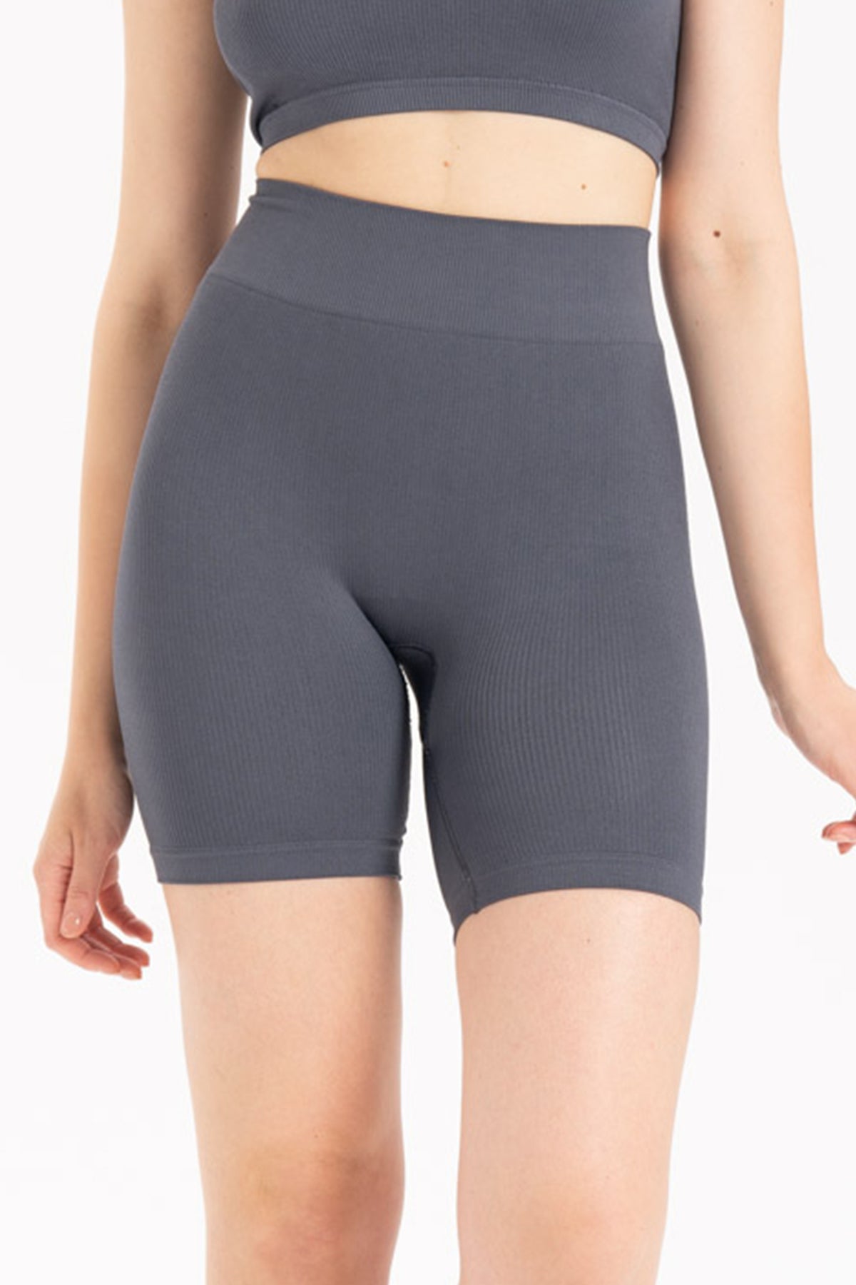 Kadın Dikişsiz Örme Fitilli Orta Boy Biker Şort 9005