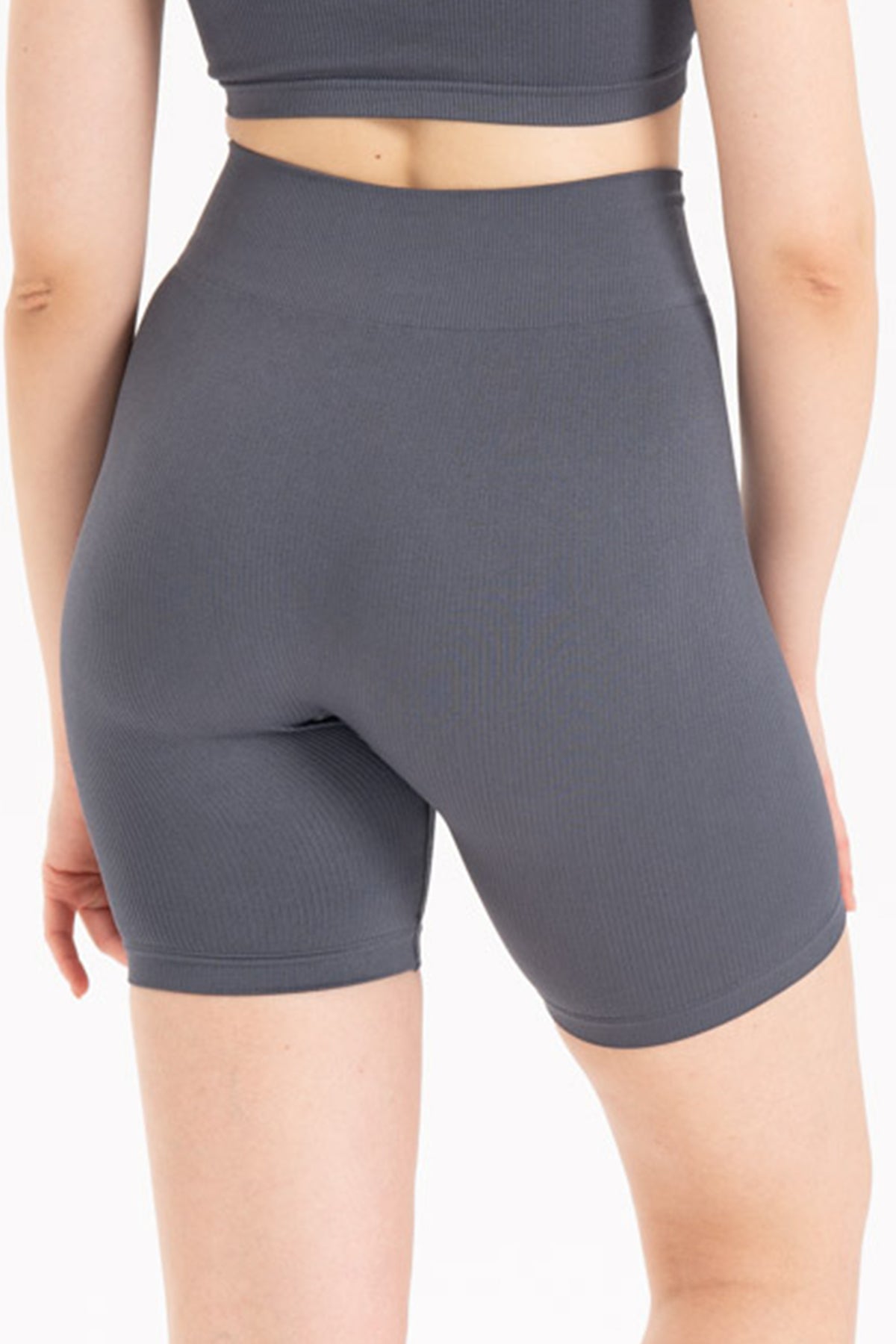 Kadın Dikişsiz Örme Fitilli Orta Boy Biker Şort 9005