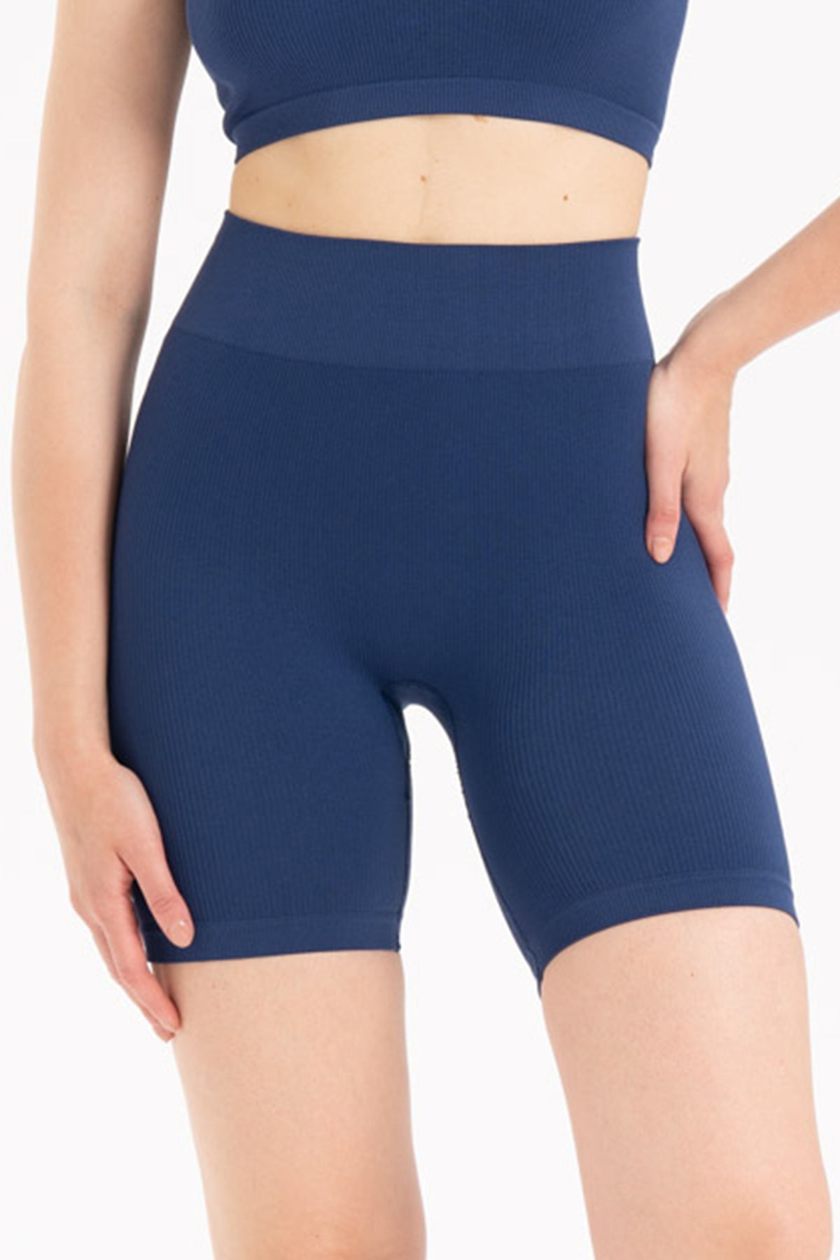 Kadın Dikişsiz Örme Fitilli Orta Boy Biker Şort 9005