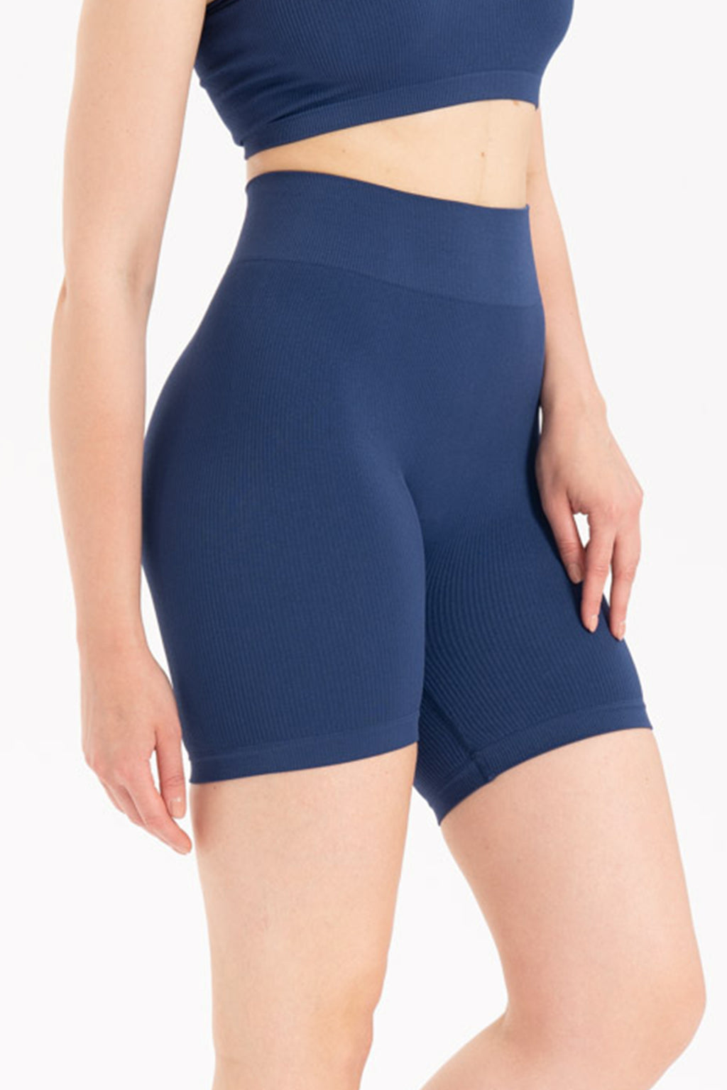 Kadın Dikişsiz Örme Fitilli Orta Boy Biker Şort 9005