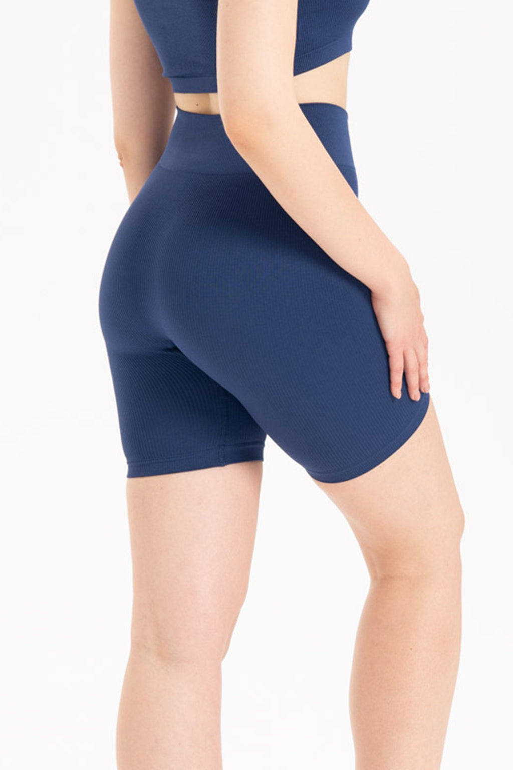 Kadın Dikişsiz Örme Fitilli Orta Boy Biker Şort 9005