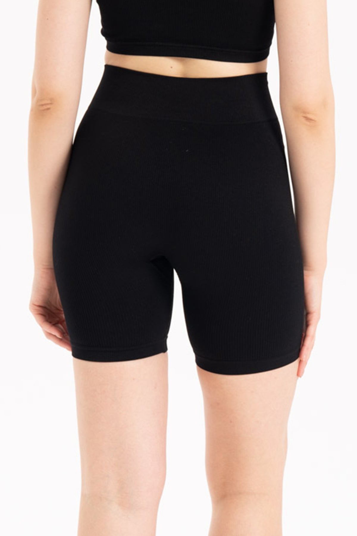 Kadın Dikişsiz Örme Fitilli Orta Boy Biker Şort 9005