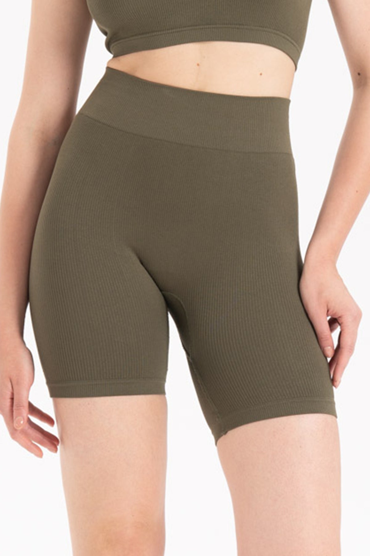 Kadın Dikişsiz Örme Fitilli Orta Boy Biker Şort 9005