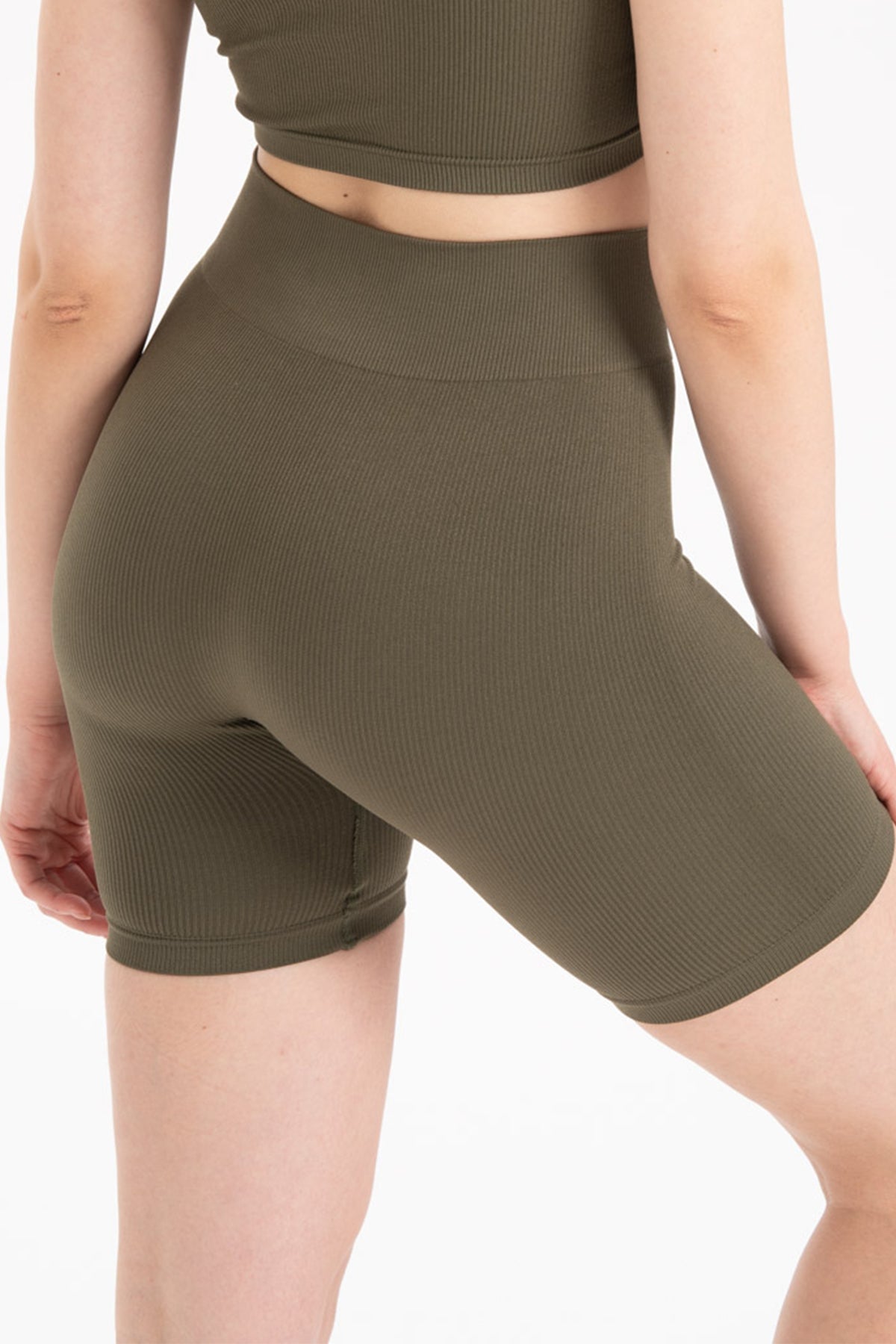 Kadın Dikişsiz Örme Fitilli Orta Boy Biker Şort 9005