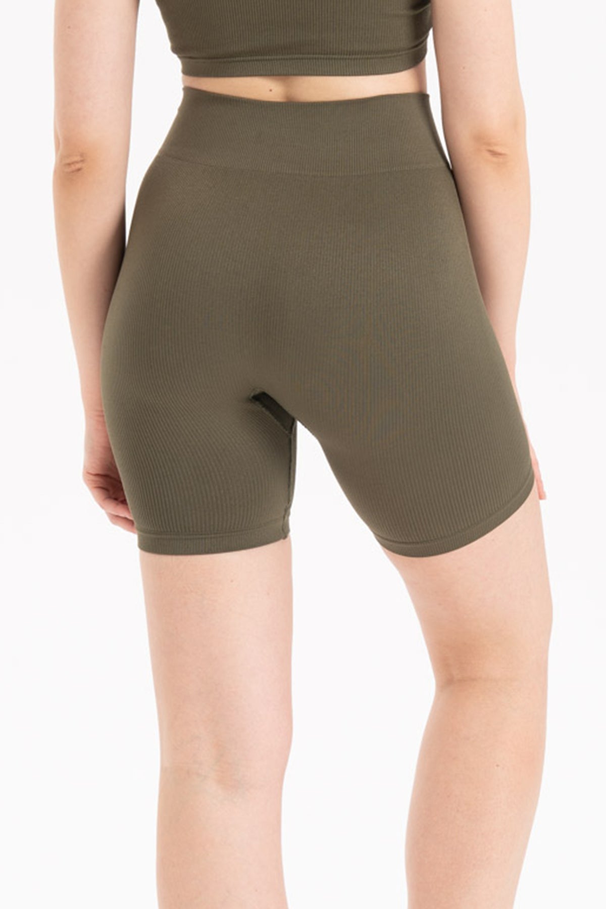 Kadın Dikişsiz Örme Fitilli Orta Boy Biker Şort 9005