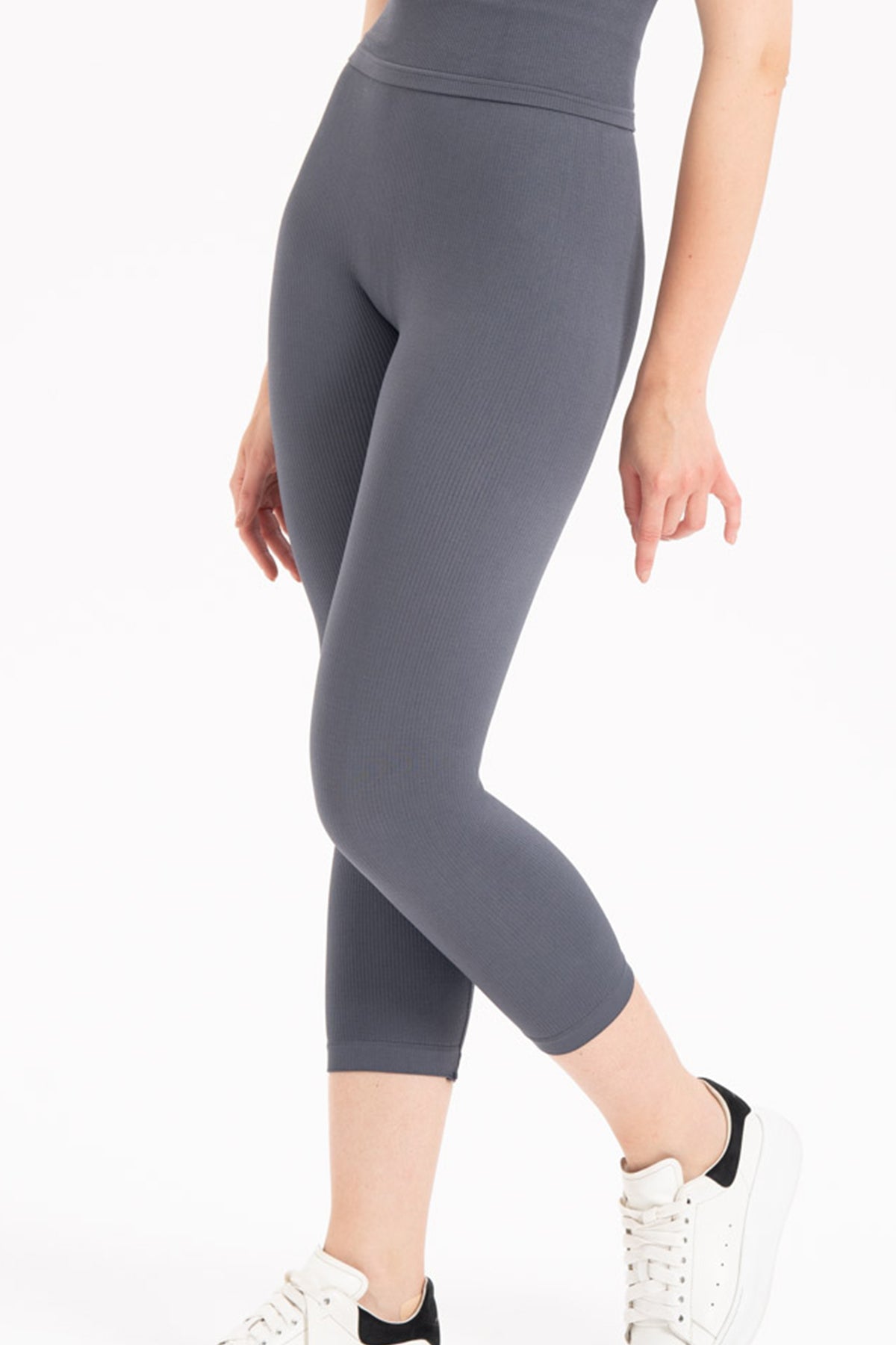 Kadın Dikişsiz Örme Fitilli Kapri Kısa Tayt 9006