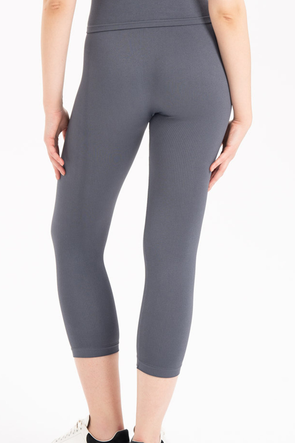 Kadın Dikişsiz Örme Fitilli Kapri Kısa Tayt 9006