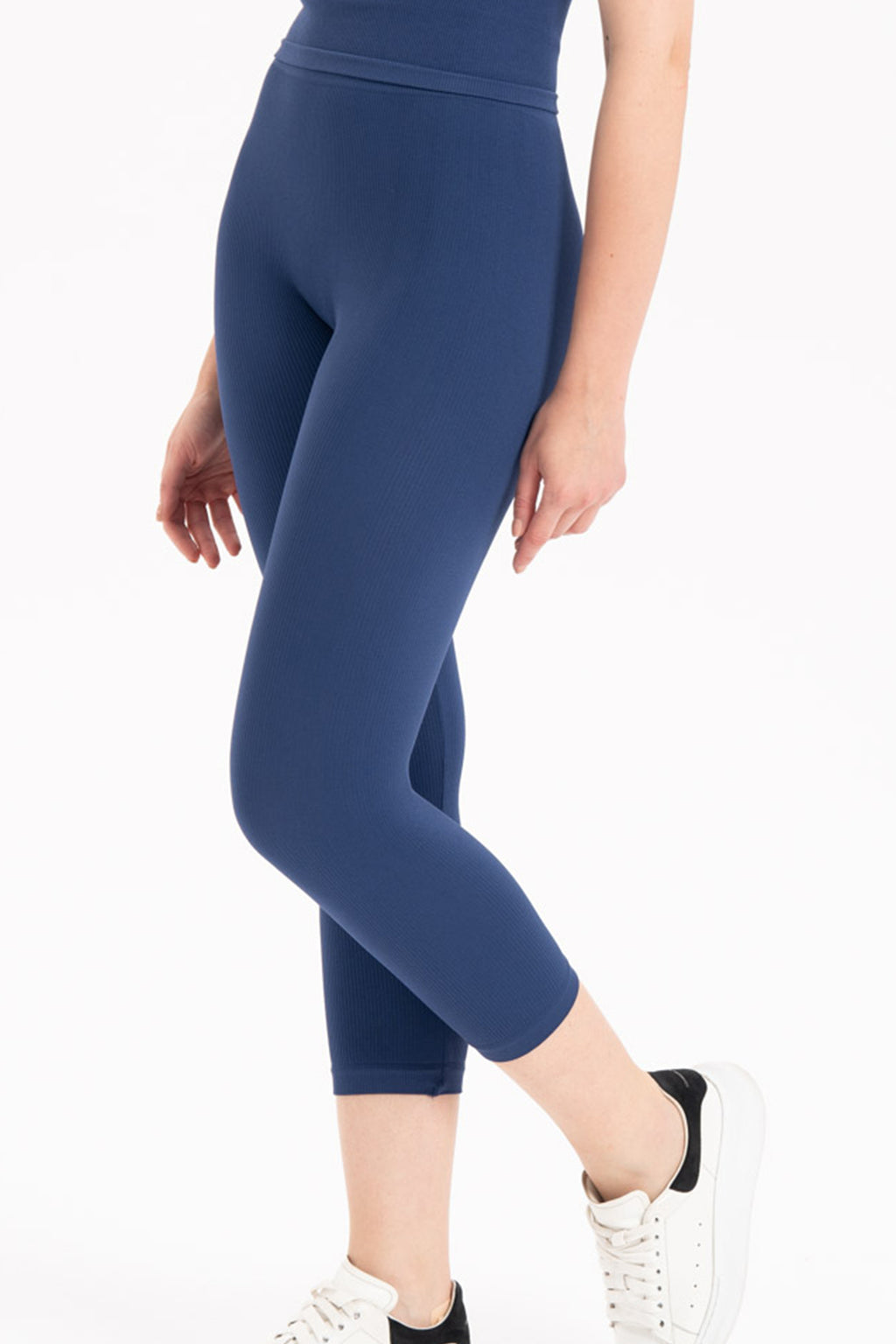 Kadın Dikişsiz Örme Fitilli Kapri Kısa Tayt 9006