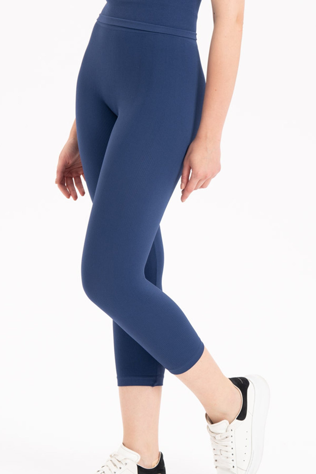 Kadın Dikişsiz Örme Fitilli Kapri Kısa Tayt 9006