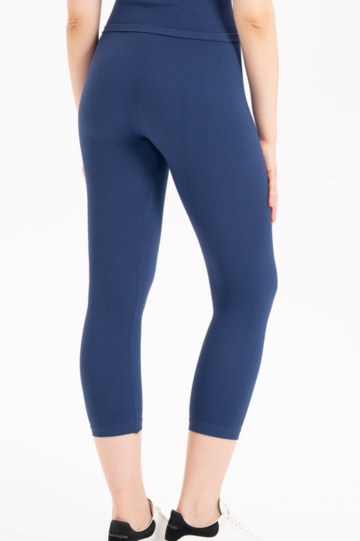 Kadın Dikişsiz Örme Fitilli Kapri Kısa Tayt 9006