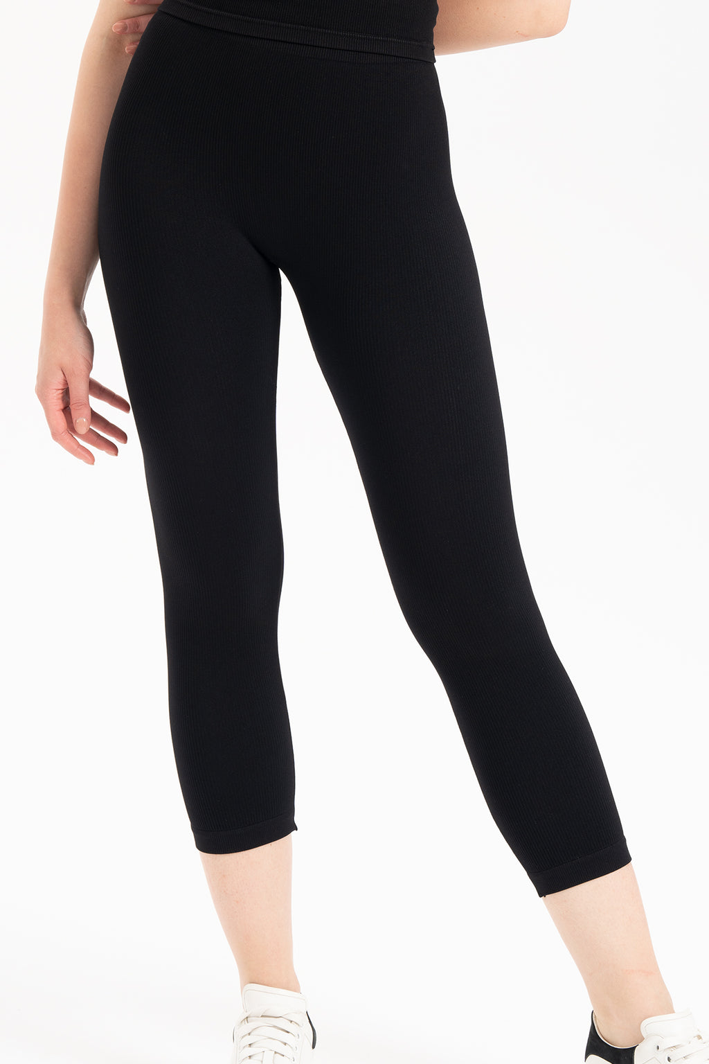 Kadın Dikişsiz Örme Fitilli Kapri Kısa Tayt 9006