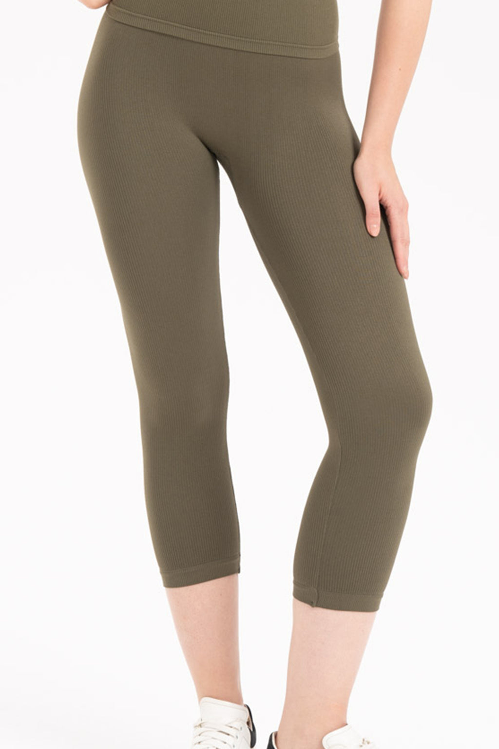 Kadın Dikişsiz Örme Fitilli Kapri Kısa Tayt 9006