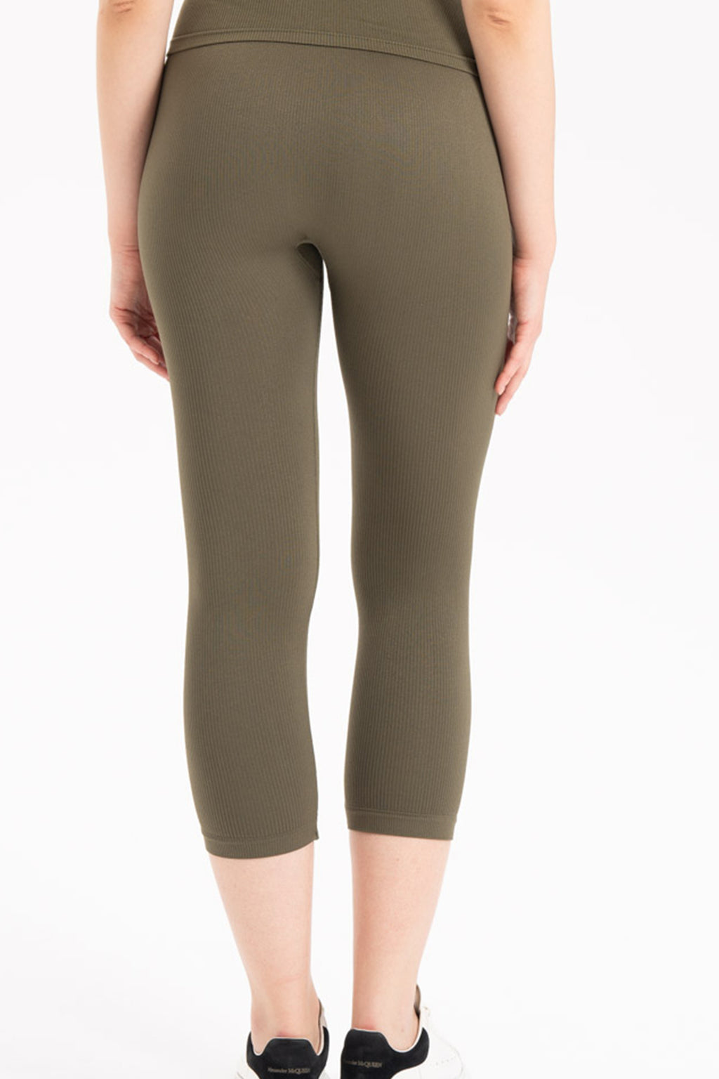 Kadın Dikişsiz Örme Fitilli Kapri Kısa Tayt 9006