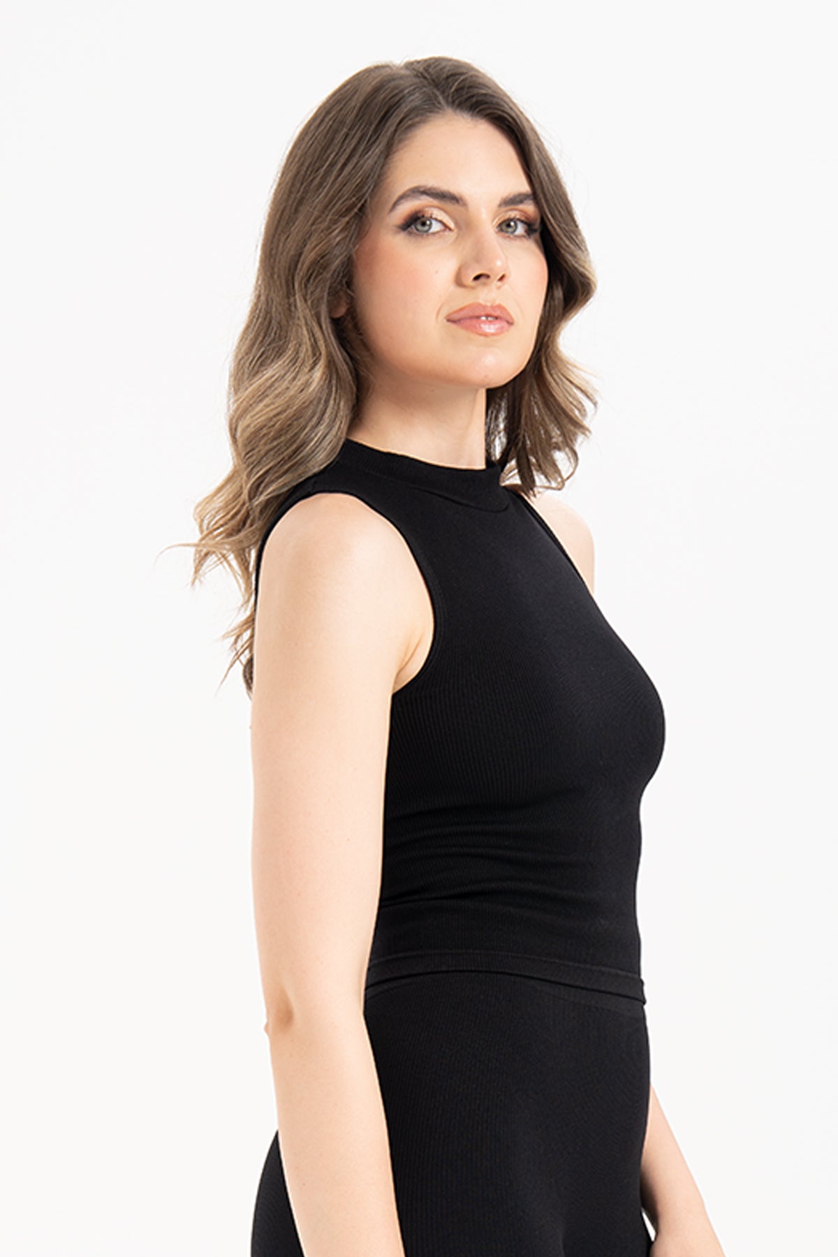 Kadın Dikişsiz Örme Fitilli Kolsuz Boğazlı Bluz 9007